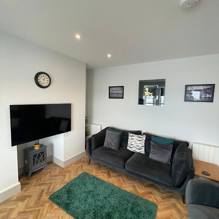 Superb 2 Bedroom Sea View Flat Скарборо Екстер'єр фото