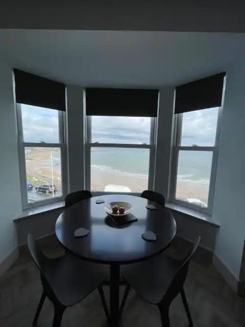 Superb 2 Bedroom Sea View Flat Скарборо Екстер'єр фото