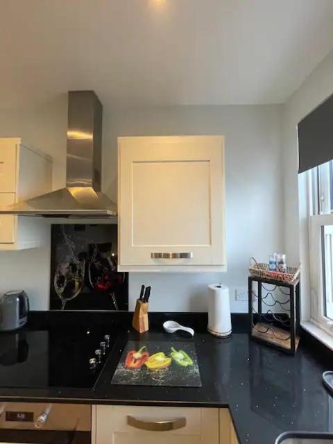 Superb 2 Bedroom Sea View Flat Скарборо Екстер'єр фото