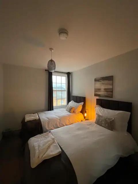 Superb 2 Bedroom Sea View Flat Скарборо Екстер'єр фото
