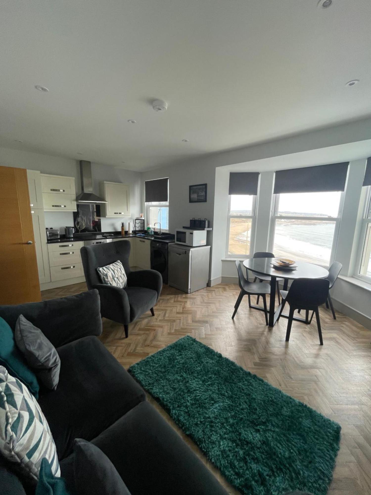 Superb 2 Bedroom Sea View Flat Скарборо Екстер'єр фото